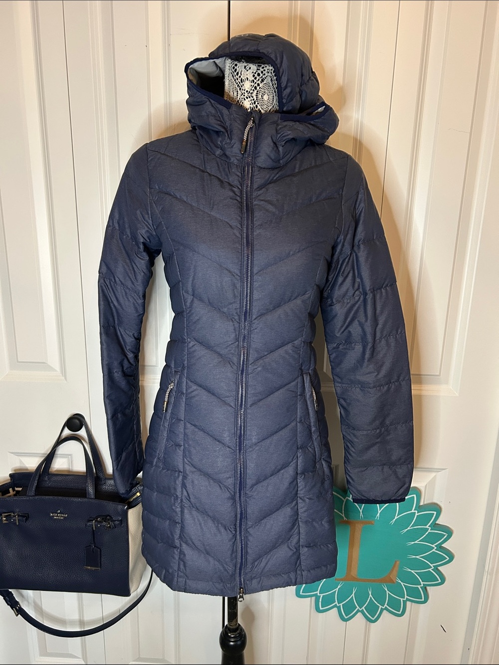 Lole navy light puffer jacket with flattering slim silhouette XS